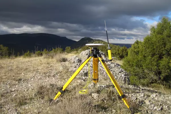 Levantamientos y replanteos GPS de precisión