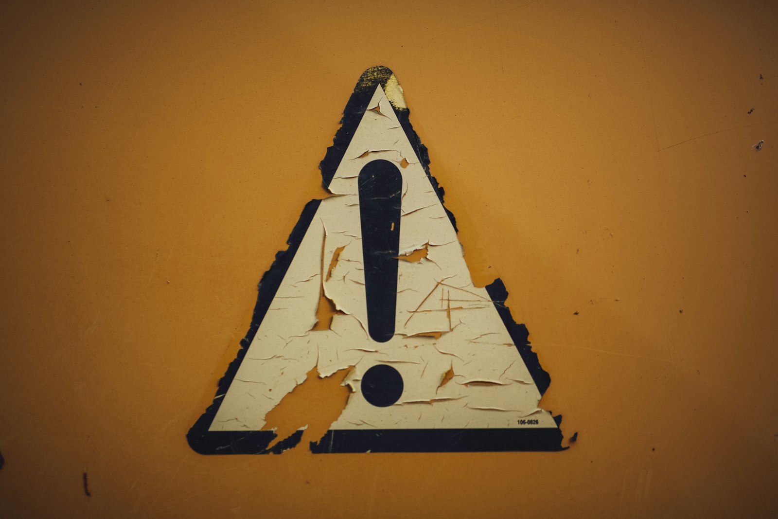 Señal triangular de advertencia de peligro